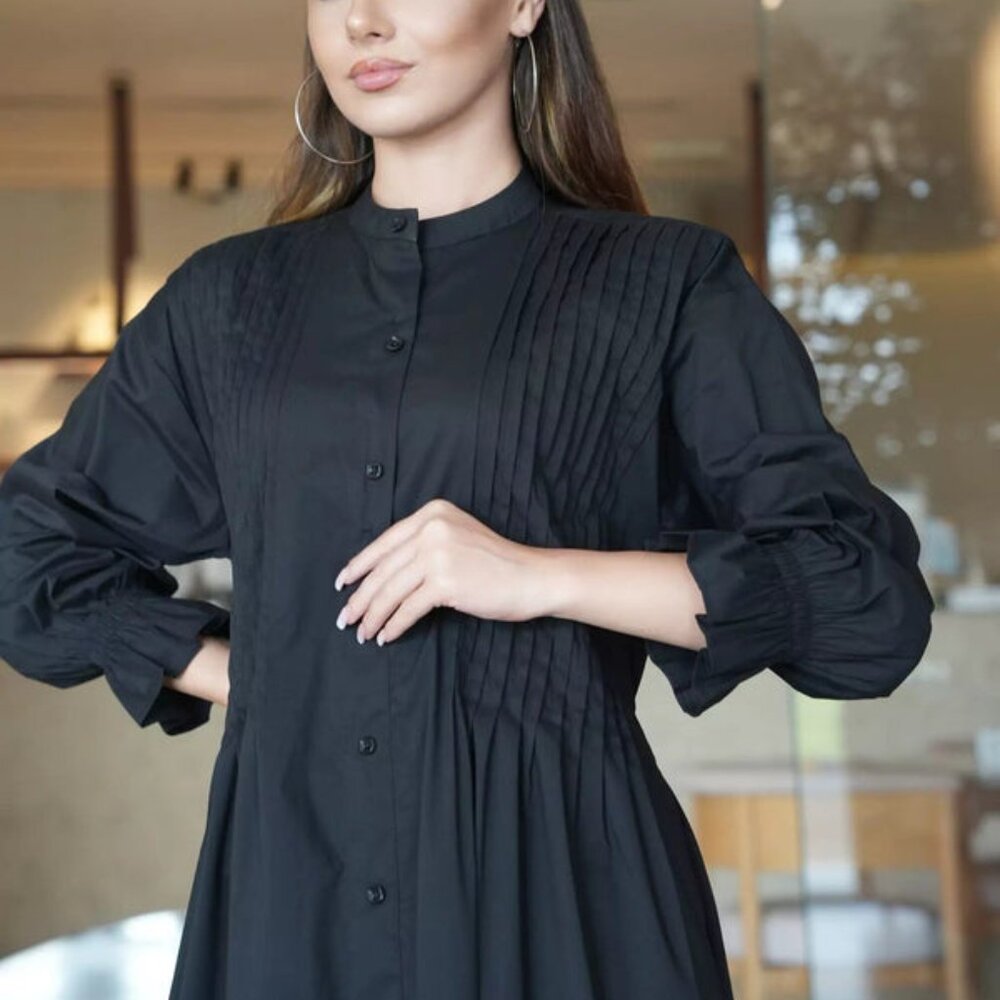 Elegant vintage style pleated maxi dress